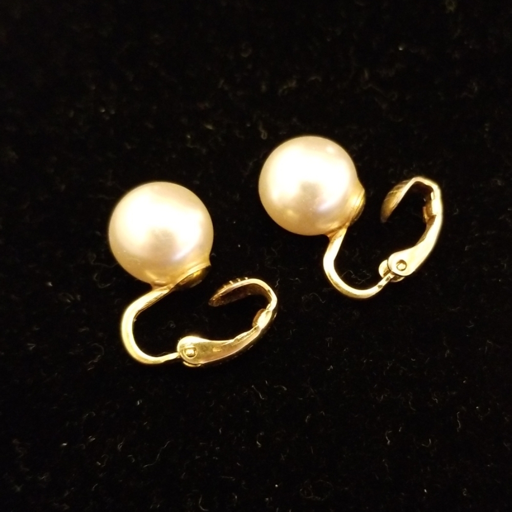 Gold Pearl Clip-On Earrings - Cream Pearl Accent